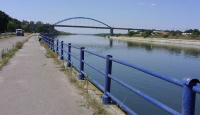 VIDEO: Un bărbat s-a aruncat de pe pod în Canalul Dunăre Marea Neagră - caanal-1655659062.jpg