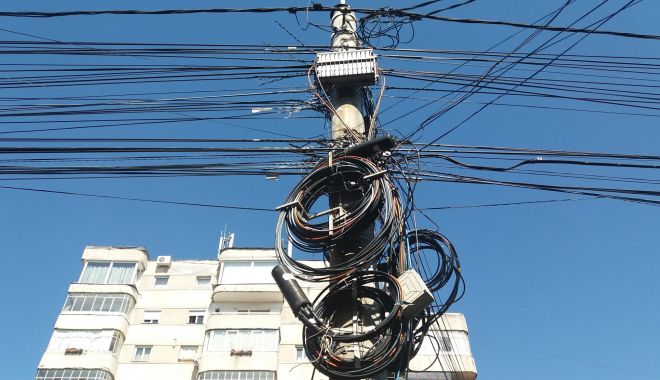 Ce mai fură hoții. Un spital și mai multe instituții publice au rămas fără telecomunicații