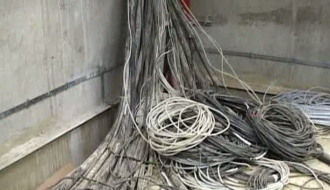 Român electrocutat la furat de cabluri în Belgia - cablurifuratestadionlia55909200-1361863855.jpg