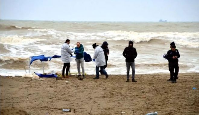Descoperiri macabre/ Marea a adus la mal şase cadavre, printre care şi al unui copil! Pe ce pistă merg anchetatorii