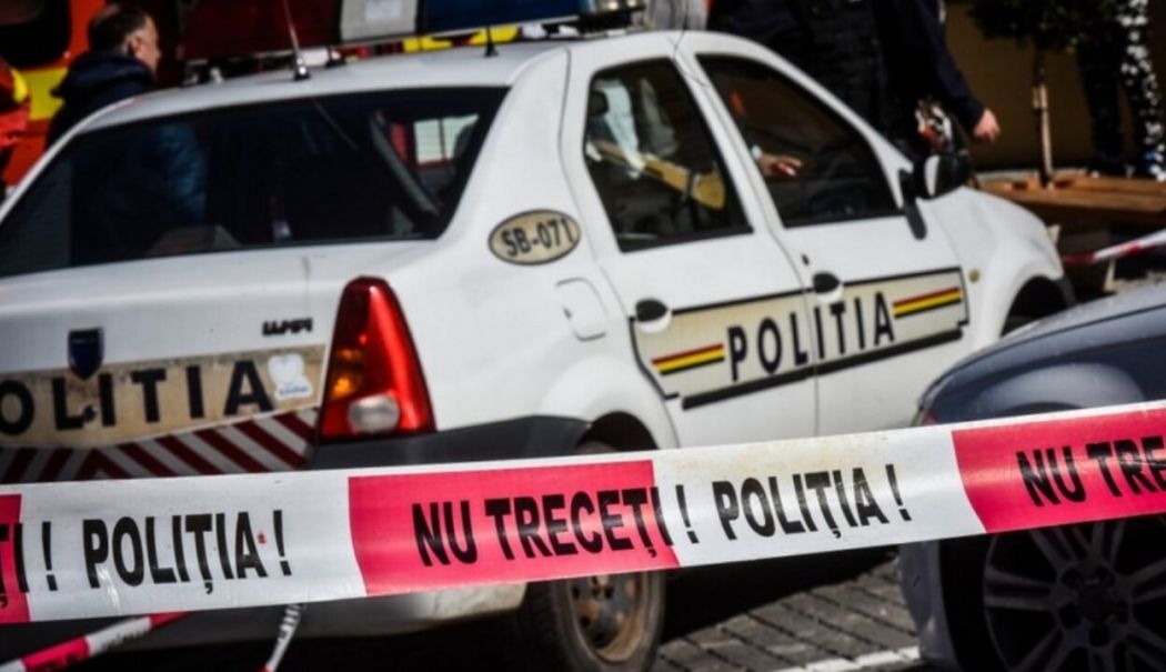 Trupurile a doi vârstnici, găsite într-o locuinţă din care se simţea miros de gaz