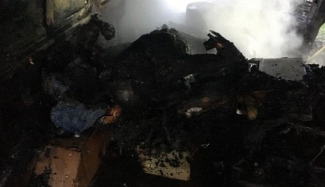 Moarte îngrozitoare! A ars în mașina în care dormea. Cadavrul, găsit de dimineață - cadavrucarbonizatmasinamaramures-1530432101.jpg