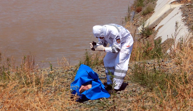 Cadavru găsit pe plaja din Năvodari - cadavrugasitnavodari-1411080930.jpg