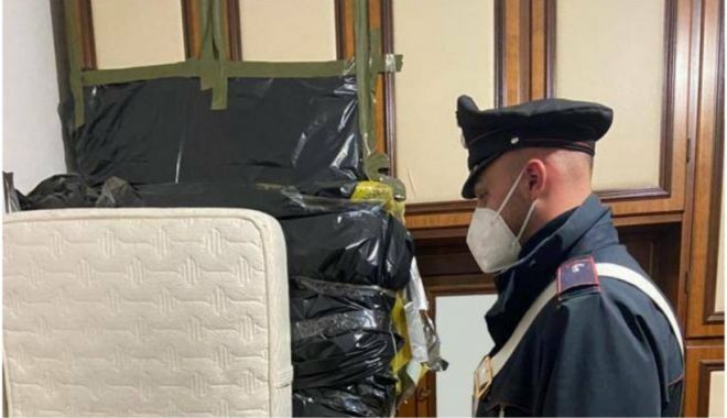 Un italian a trăit doi ani cu cadavrul mamei sale zidit într-un dulap din casă - cadavrujpgh-1634644876.jpg
