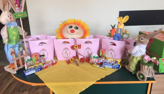 Surpriză pentru copiii din grădinițele constănțene - cadouri-1555926263.jpg