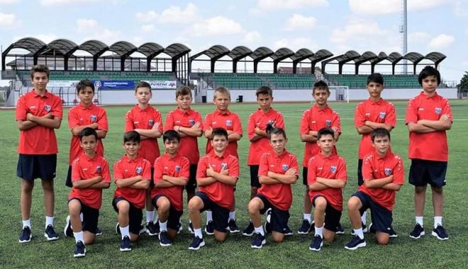 Cadouri pentru micuții fotbaliști de la Victoria Cumpăna - cadouri-1595527975.jpg