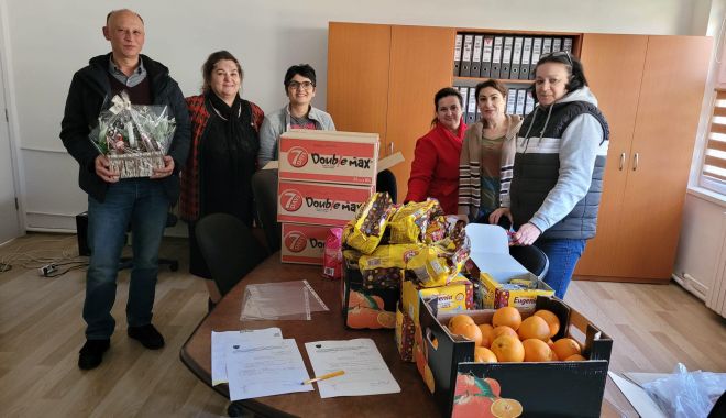 Copiii centrelor sociale din Constanța, vizitați de Moș Crăciun - cadouri-copii-1703167318.jpg