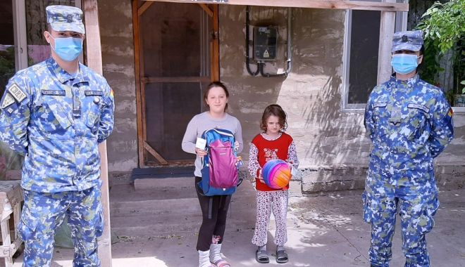 Cadouri pentru copiii din Corbu, de la militarii de la Capu Midia - cadouricopiimilitari1-1591034817.jpg