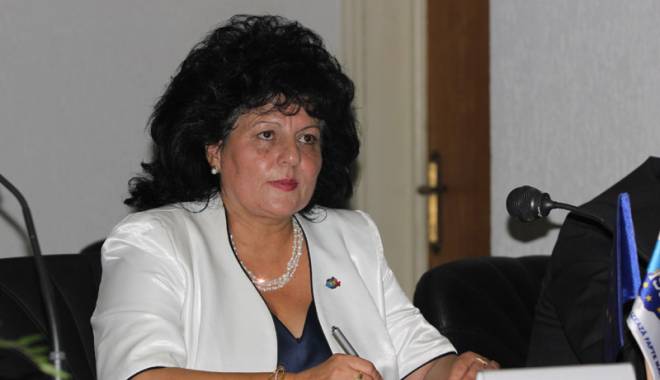 Cadouri și dulciuri pentru zece copii sărmani din Cumpăna - cadourisidulciuri-1428416667.jpg