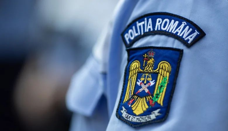Cadru didactic anchetat după ce i-a trimis mesaje cu tentă sexuală unei eleve de 13 ani