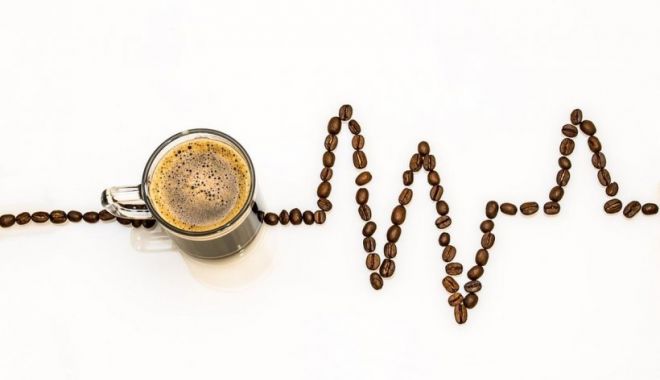 Capcana din cafeaua decofeinizată. Ce conţine, de fapt, băutura aleasă de cardiaci