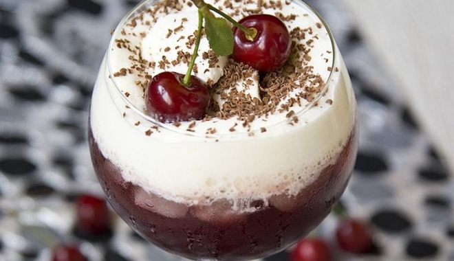 Cafea cu brandy de cireșe  și ciocolată rasă - cafeacubrandy-1496921606.jpg