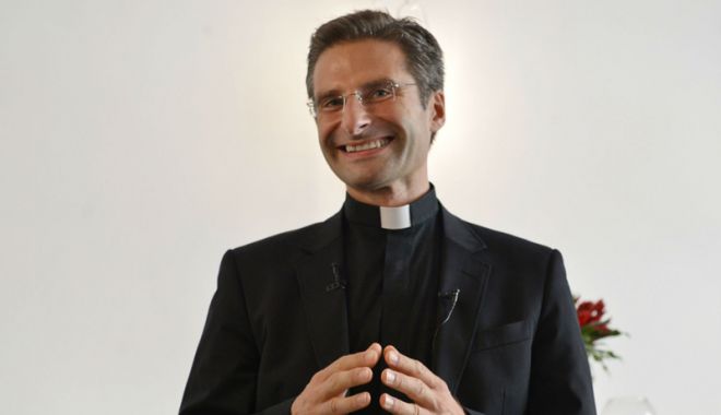 La examen, ca între popi - caintrepopi-1525868660.jpg