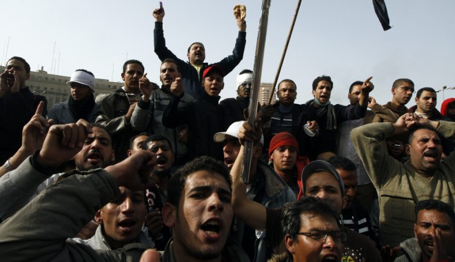 Ciocniri violente la Cairo. Cel puțin 100 de oameni au murit și alți 1000 au fost răniți - cairo-1374913395.jpg