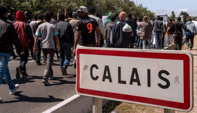 În Calais se contruiește un zid care va opri migranții din Franța să plece spre Anglia - calais-1473265834.jpg