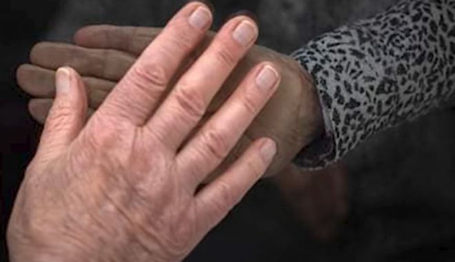 Un bătrân din Călăraşi şi-a privit soţia murind şi apoi a rămas singur, abia respirând: 