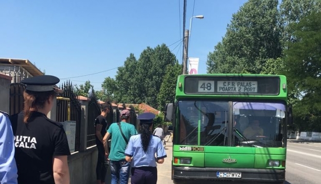Călătorii RATC, preveniți de polițiști despre furturile din buzunare - calatori1-1498214401.jpg