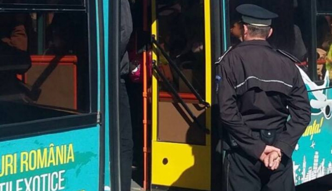 Călătorii frauduloși și șoferii  de microbuze, amendați de polițiști - calatorii1-1507903268.jpg