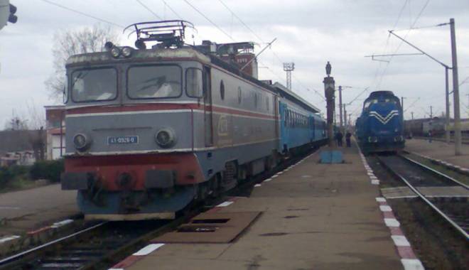 Călătoriți  cu trenul? Mare atenție la hoți - calatoriticutrenul-1420378967.jpg