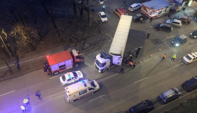 TRAGEDIE RUTIERĂ. O femeie a fost strivită de TIR - calcatadetir-1481705456.jpg