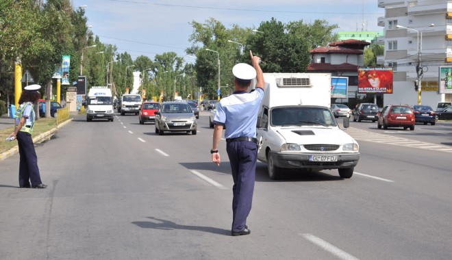 Călcați prea tare pedala de accelerație?  Poliția Rutieră e pe fază! - calcatipedaladeacceleratie-1404150005.jpg