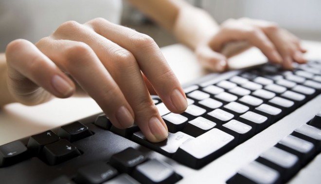 Bacalaureat 2013 / Peste 800 de liceeni n-au știut să deschidă computerul - calculator-1372175676.jpg