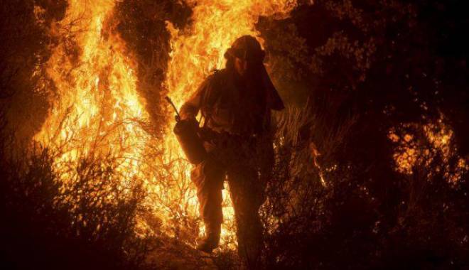 California continuă lupta cu flăcările. Incendii de vegetație mistuie țara - califorflacarejdhdls465x390-1442221929.jpg