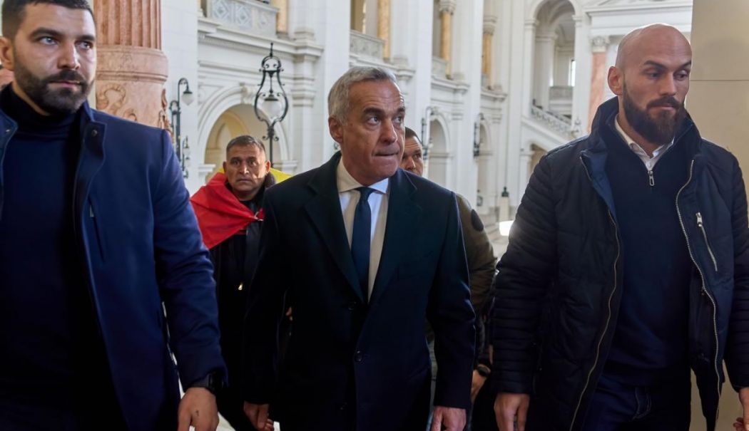 Călin Georgescu a fost ridicat cu mandat direct din trafic și dus la audieri la Parchetul General - calin-georgescu-1740567193.jpg