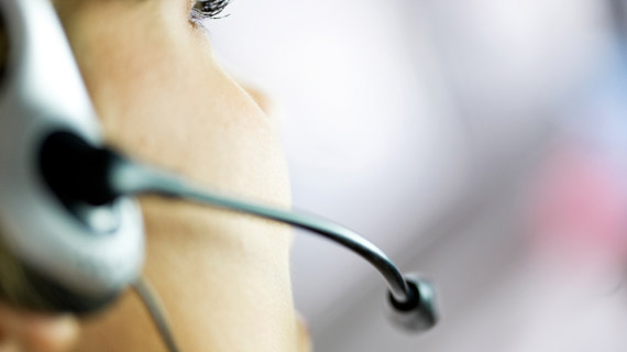Call-center pentru muncitorii români din Spania - callcenteroperator-1317934875.jpg