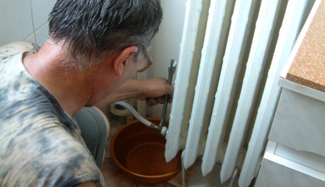 Constănțenii se debranșează de la sistemul centralizat de încălzire - calorifertermostatgf5-1309810527.jpg