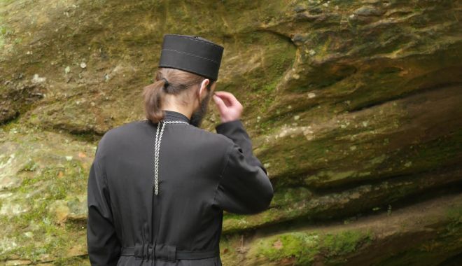 Călugăr cu poliţia pe urme! Este acuzat că a violat doi minori. Reacția Arhiepiscopiei - calugari-1679400972.jpg