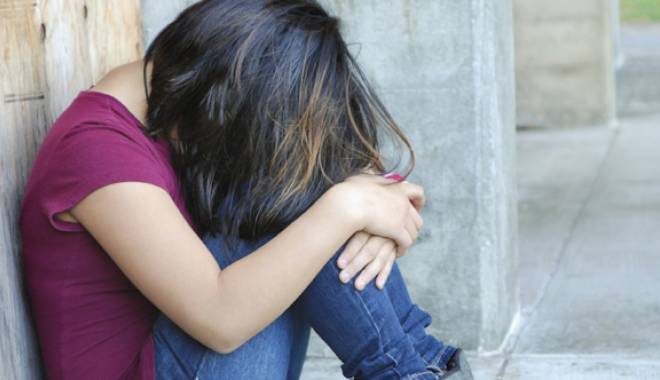 Calvarul unei adolescente. Șantajată să facă sex cu iubitul mamei - calvarul-1453742995.jpg