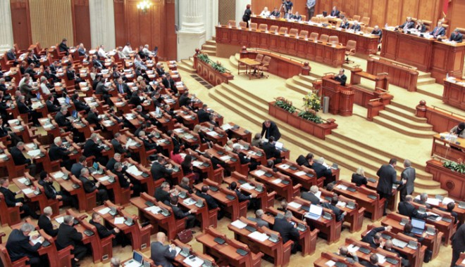 Tăierea diurnelor se aplică tuturor parlamentarilor care au lipsit - camera-1330991144.jpg