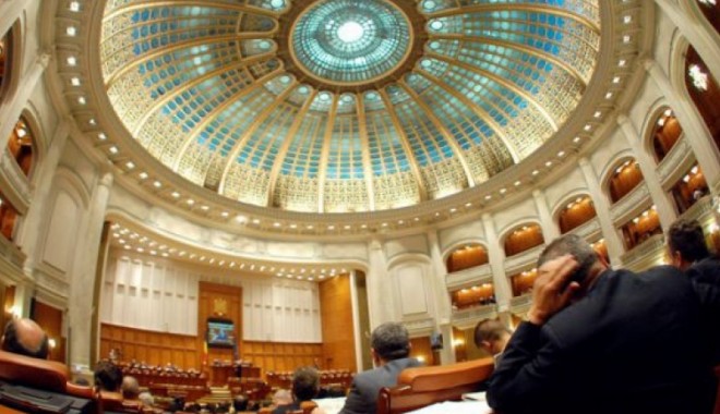 PDL a părăsit lucrările Camerei Deputaților - camera-1369131408.jpg