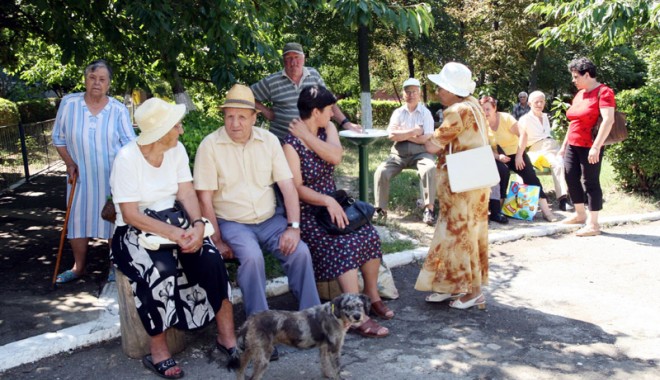 Dumnezeu eliberează locurile în azilurile de bătrâni - caminbatranipensionari8-1309281212.jpg