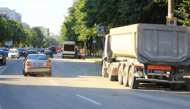 Cum poluează șantierele de construcții aerul din Constanța - camioanesantiercitypark21-1436980933.jpg