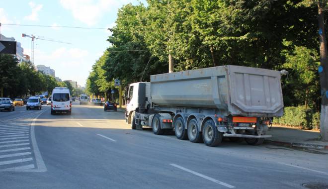 Cum poluează șantierele de construcții aerul din Constanța - camioanesantiercitypark22-1436980939.jpg