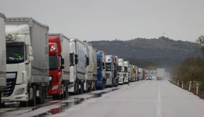 Peste 100 de camioane, blocate în Vama Isaccea: Timpi de așteptare uriaș - camion-1653832636.jpg