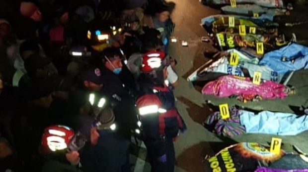 Tragedie pe șosea. Un camion a intrat în mulțimea care se adunase la un accident, sunt cel puțin 18 morți - camion90315600-1553785291.jpg
