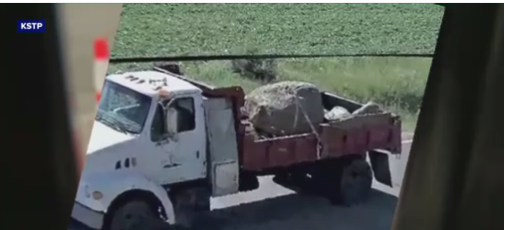 Tragedie pe șosea: Mamă și fiică, ucise instantaneu de o rocă de 360 de kilograme - camionmroca59040600-1531481351.jpg