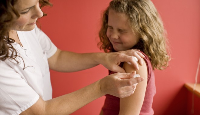 Campania  de vaccinare a elevilor, amânată până în ianuarie - campaniadevaccinare-1413991445.jpg