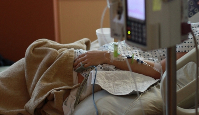 Pacienții cu cancer mor pe capete, pentru că nu au acces la tratament - campaniecancer-1479217918.jpg