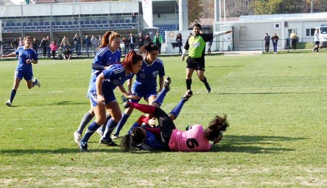 Campionatul  de rugby 7 fete,  o nouă etapă,  la Constanța - campionat-1409155942.jpg