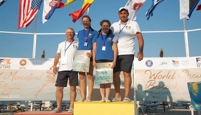 România are senioare de aur! - campionatullupteplaja-1434392500.jpg