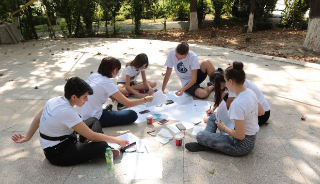 Camp Kennedy, tabăra liceenilor creativi, își așteaptă participanții. Cum te poți înscrie