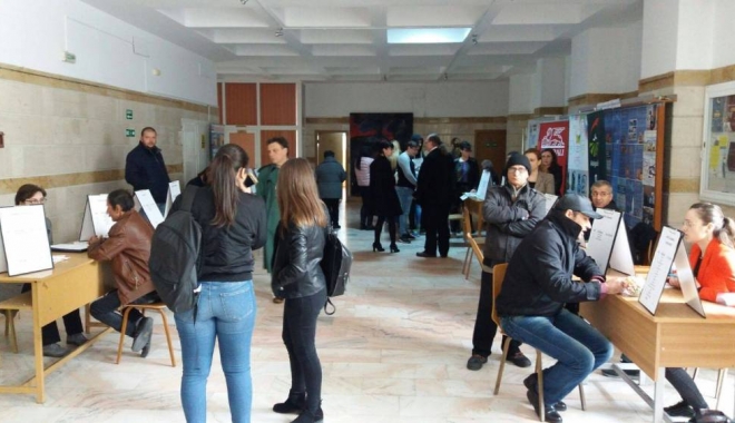 Iată câți constănțeni au fost angajați pe loc, la Bursa Locurilor de Muncă - campus21491554244-1491562406.jpg
