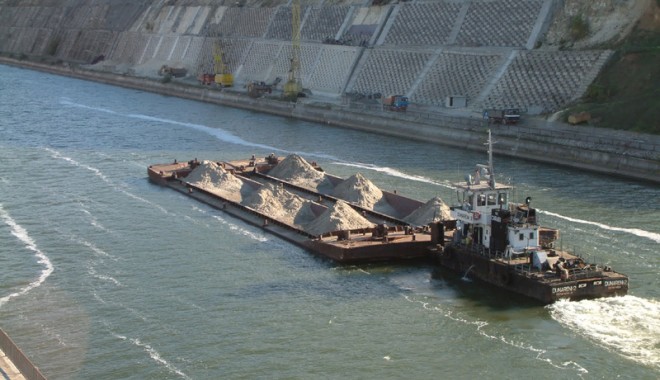 Pentru investiții de 100 de milioane de euro se distrug șosele de 300 de milioane de euro - canal-1325789520.jpg