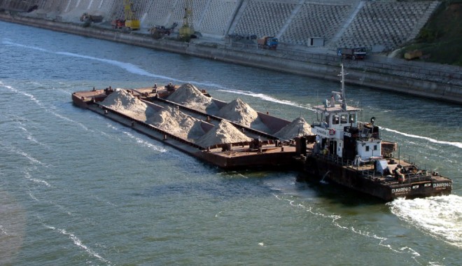 Traficul  pe canalele navigabile a crescut cu 10% - canal-1337360059.jpg