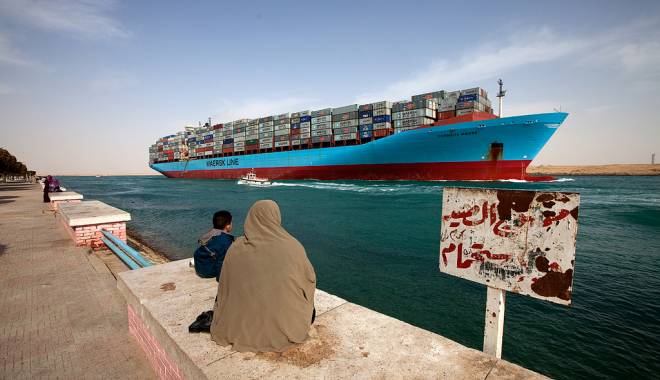 Canalul Suez a adus venituri de 1,4 miliarde de dolari după extindere - canal-1448880867.jpg