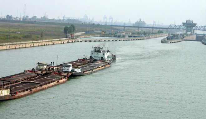 Investiţii de milioane de lei pentru creşterea siguranţei navigaţiei pe Canalul Dunăre - Marea Neagră - canale-1686497151.jpg